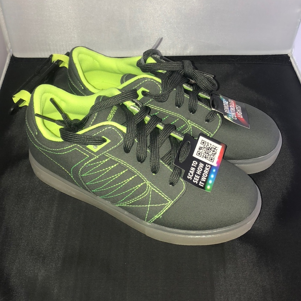 Flash light shoes size 4
